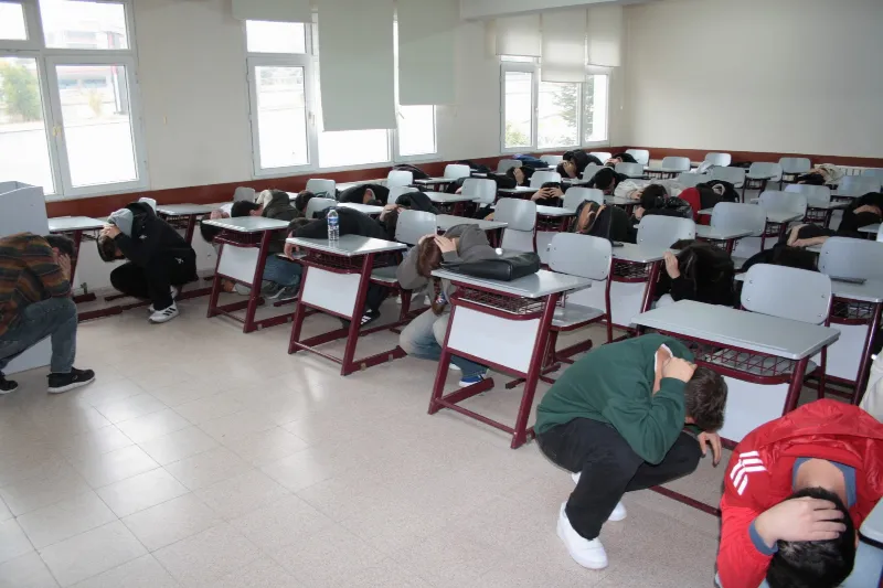 13 Ekim Uluslararası Afet Risklerinin Azaltılması Günü Kapsamında Eğitim ve Deprem Tahliye Tatbikatı Yapılmıştır 15