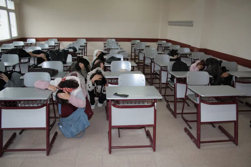 13 Ekim Uluslararası Afet Risklerinin Azaltılması Günü Kapsamında Eğitim ve Deprem Tahliye Tatbikatı Yapılmıştır 8