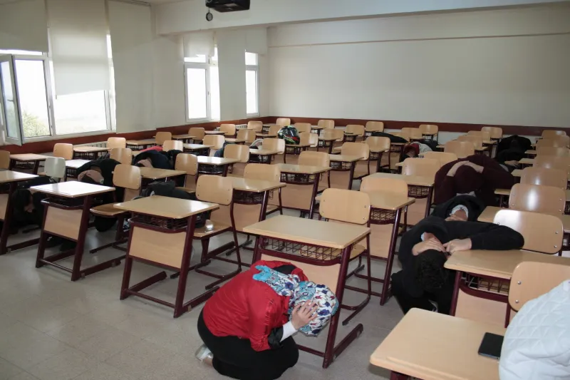 13 Ekim Uluslararası Afet Risklerinin Azaltılması Günü Kapsamında Eğitim ve Deprem Tahliye Tatbikatı Yapılmıştır 9